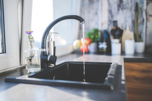 gallery/water-kitchen-black-design